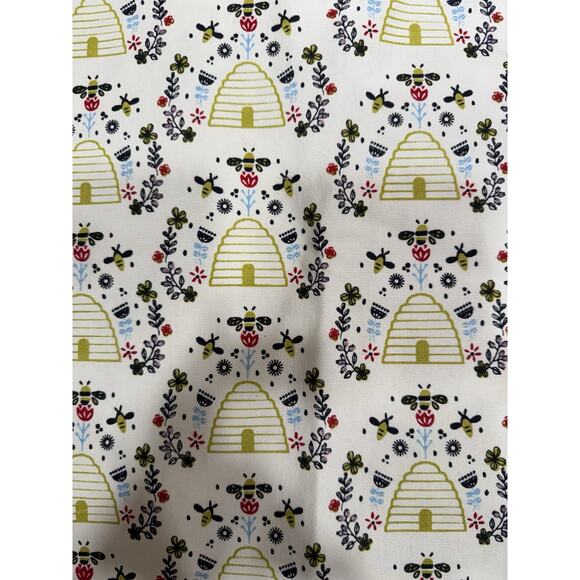 The Spring Shop Set Of 2 Placemats Honeycomb Bee Print Green Black New - Picture 2 of 7